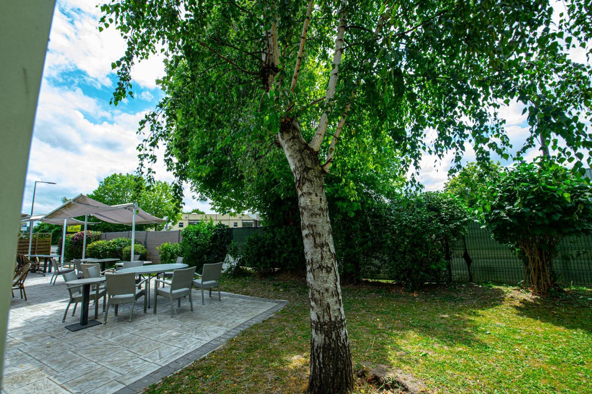 Logis Hotel - Le Relais Du Parisis Villeparisis Exterior photo