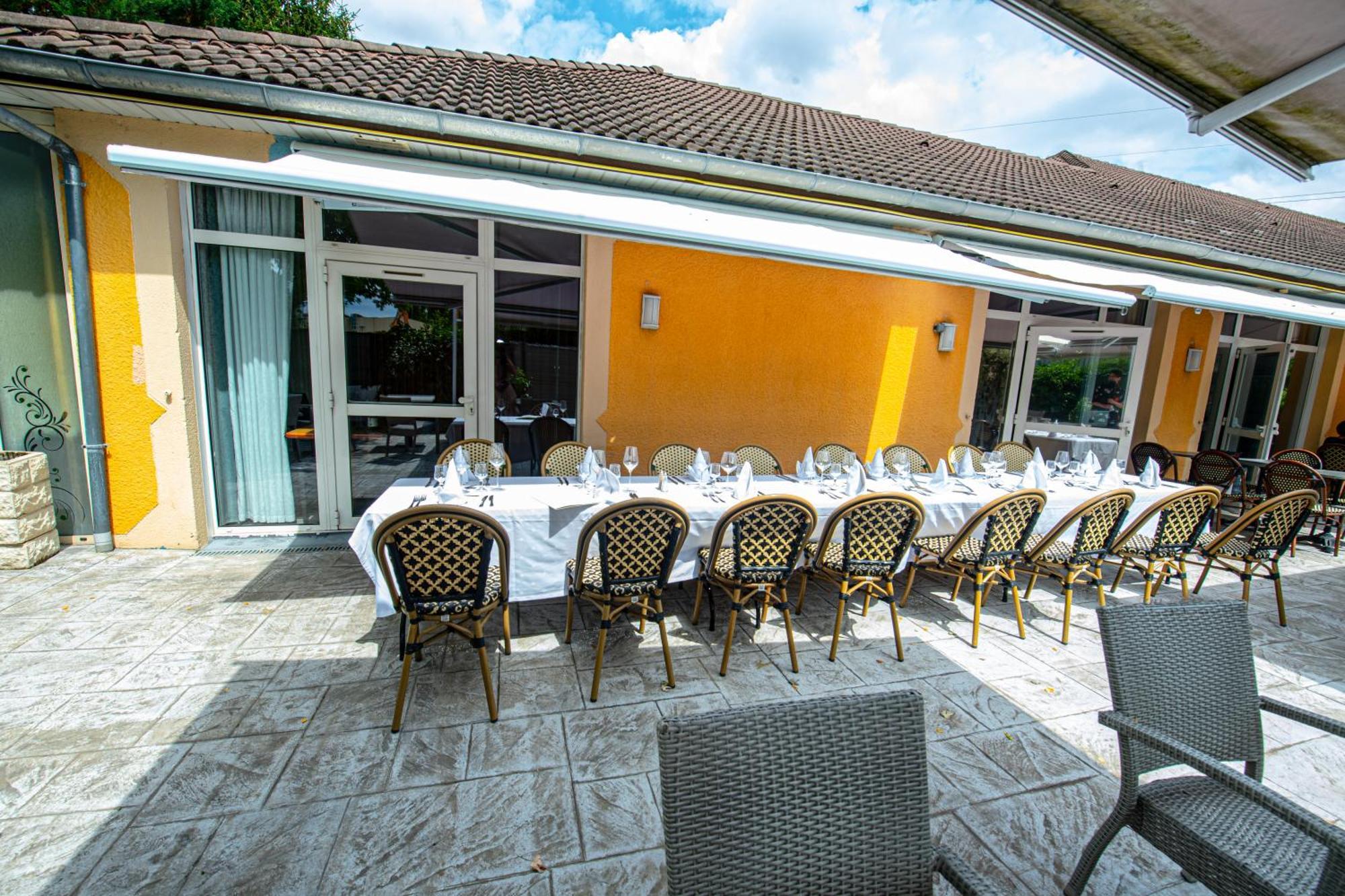 Logis Hotel - Le Relais Du Parisis Villeparisis Exterior photo